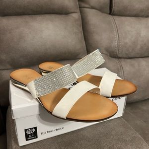 Women’s G.C. White Jeweled Sandals Size 10M